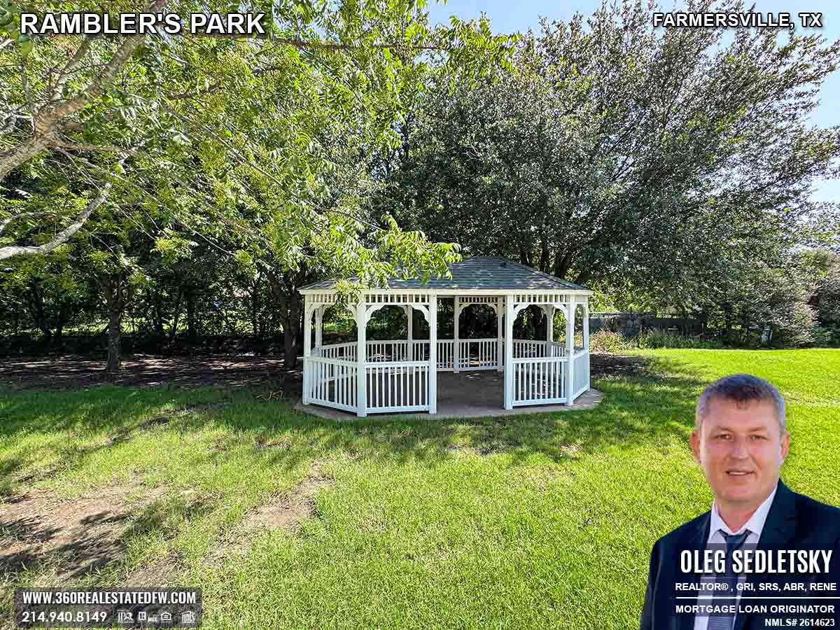 Rambler's Park is a charming, small park nestled near the historic downtown area of Farmersville, TX.