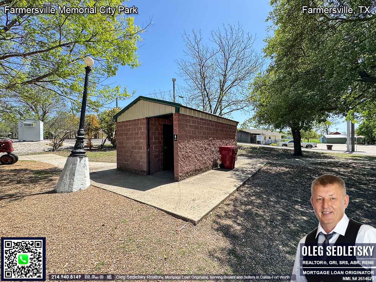 Farmersville City Park In Farmersville, Texas. 153 S Main St, Farmersville, TX 75442